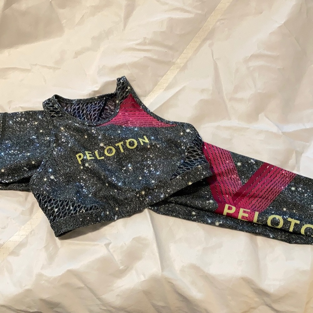 PELOTON “Girls night out” set sz. MED